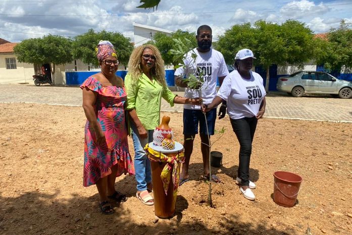 E,no Março Negro, o projeto” Um Quilombo dos Baobás” faz brotar novas sementes no território  de Batalha, em Alagoas. Salve!