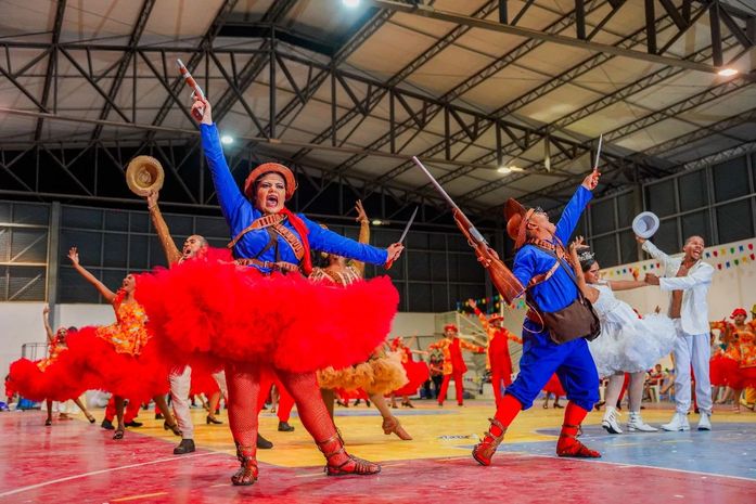 Em Arapiraca, juninas abordam temáticas de enfrentamento de causa e esbanjam sentimento de luta com concurso de quadrilha
