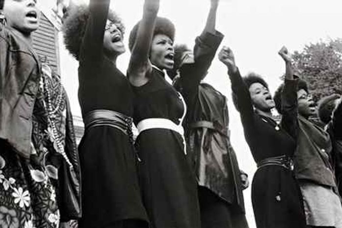 "Minha realidade como mulher, negra e militar é complexa.Que nunca deixemos de ser resistência"- diz Stephany.