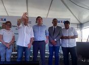 Tarcizo Freire participa de solenidade de entrega de casas com ministro Kassab e Renan Filho 