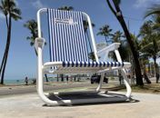 Cadeira Gigante ganha vida nova com estrutura repaginada na orla de Ponta Verde