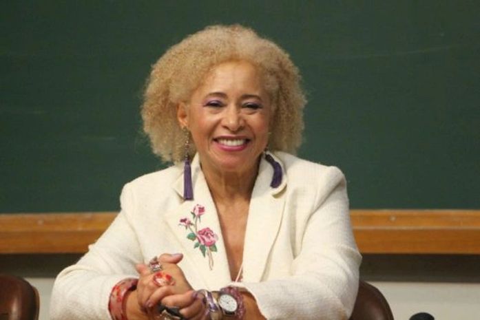 Sonia Guimarães foi a primeira mulher preta a obter PhD – Philosophy Doctor, em física no Brasil e primeira professora do ITA, ou, nossa luta “é para sempre”