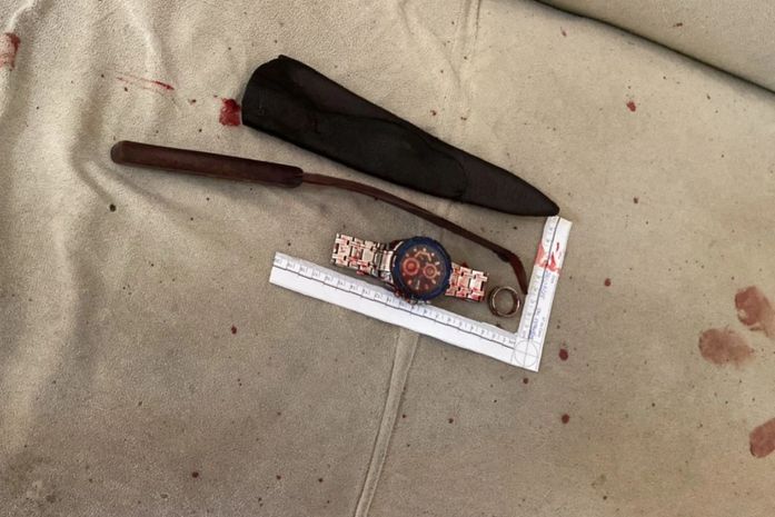 Homem é assassinado a facadas dentro de residência, em Arapiraca