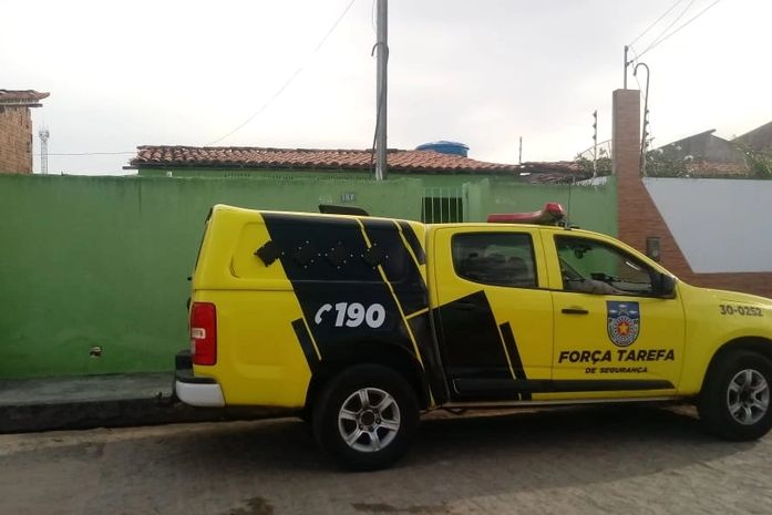 Disfarçados de policiais, criminosos invadem casa e executam servente de pedreiro