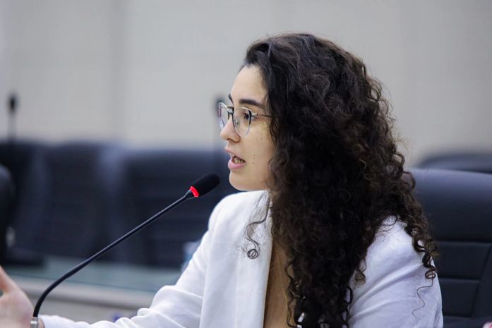 Reacionários tentam intimidar vereadora