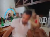 Foto postada em rede social mostra bancário Sérgio Praxedes entre os participantes da festa.