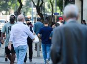 Em um mês, média de mortes por covid-19 tem queda de 32% no Brasil