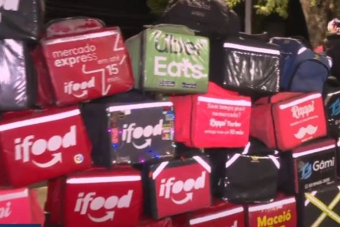 Bancada Negra emite nota sobre caso de entregador agredido após ser confundido com ladrão: "racismo"