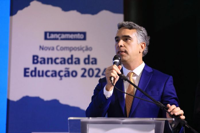 Educação sempre na frente