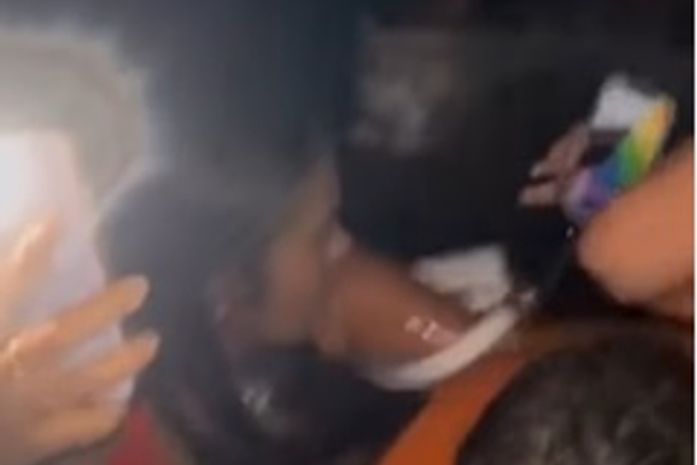 Barco que seguia para festa de Bom Jesus dos Navegantes tomba entre Sergipe e Alagoas; veja vídeo