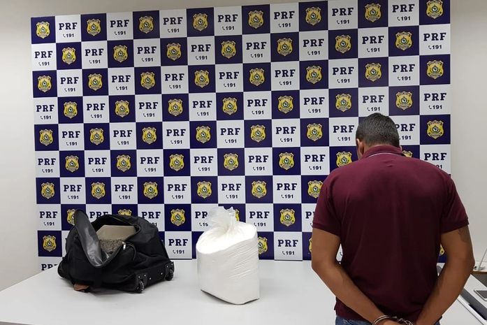 Passageiro é preso com 30kg de cocaína dentro de ônibus na BR-101