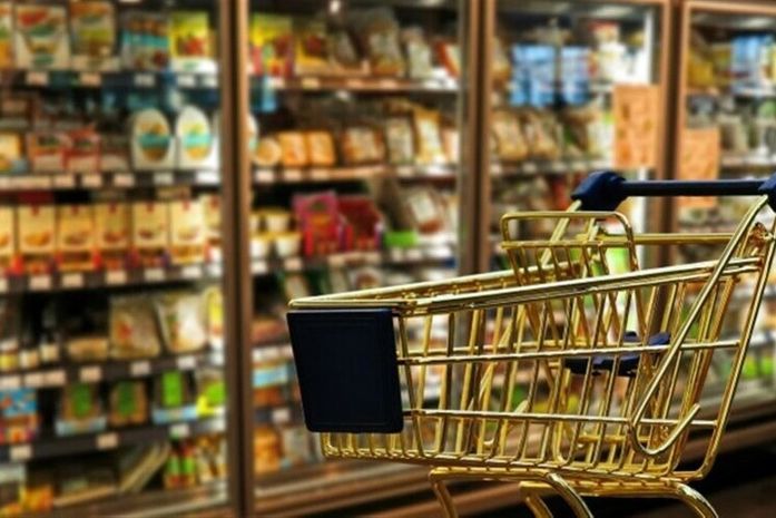 Famílias perdem poder de compra e intenção de consumo recua em abril