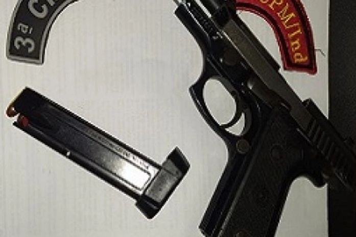 Homem é preso em flagrante por portar arma de fogo calibre 380