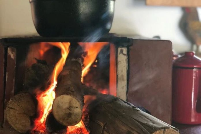 Tem gente que já vive tão isolada em brenhas de regiões empobrecidas, que nem sabe da covid 19.