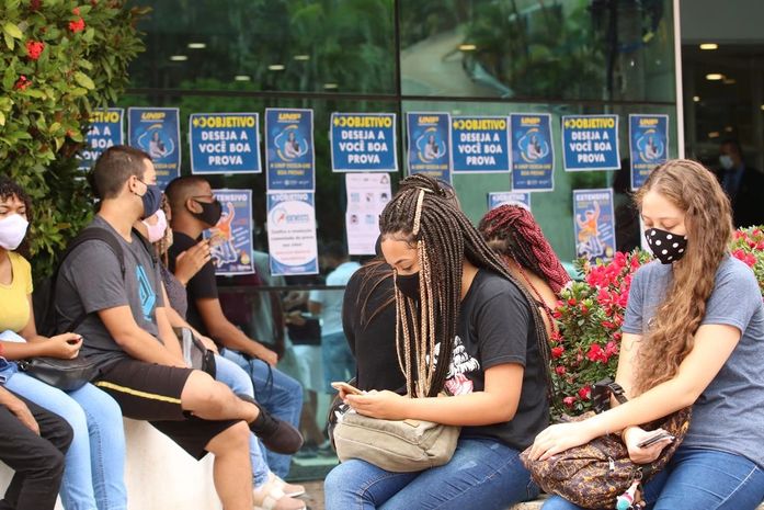 Estudantes se preparam para o ENEM e vestibulares