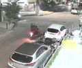 Dupla abre fogo contra grupo em calçada e ataque é registrado por câmera em Maceió