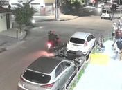 Dupla abre fogo contra grupo em calçada e ataque é registrado por câmera em Maceió