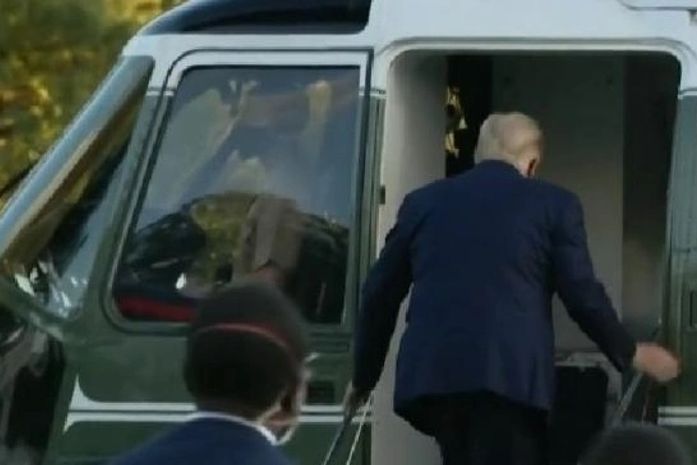 Presidente Donald Trump deixando a Casa Branca em direção a um hospital militar em Washington