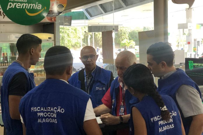 Procon Alagoas fiscaliza postos de combustíveis em Maceió