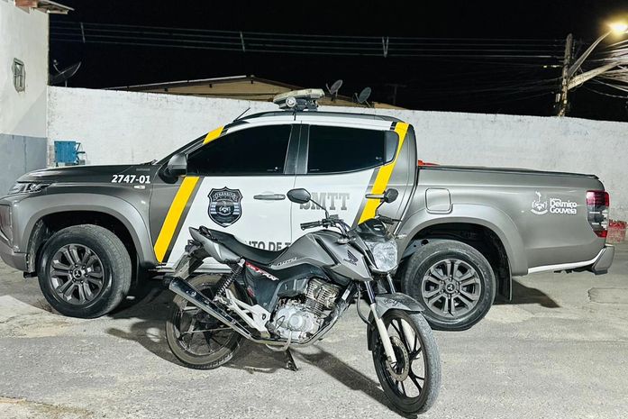 SMTT apreende moto conduzida por adolescente em Delmiro Gouveia