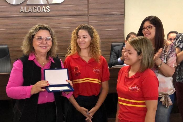 “Madrinha da Inclusão”: Tereza Nelma é destaque no incentivo à aprendizagem profissional