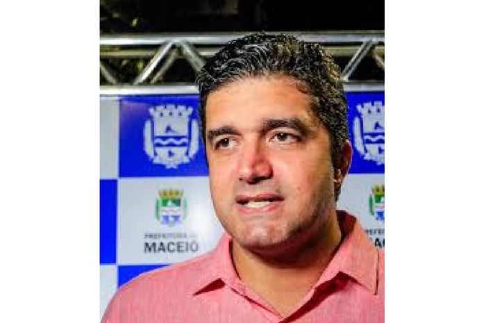 E o Rui Palmeira se apequenou?