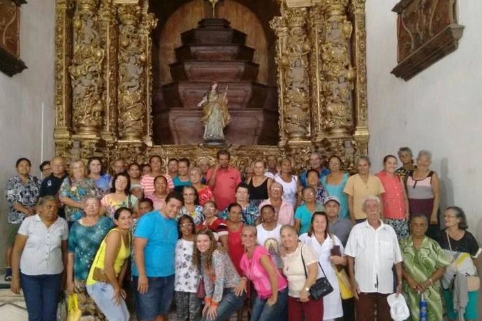Grupo de idosos do CRAS Atalaia tem dia de lazer