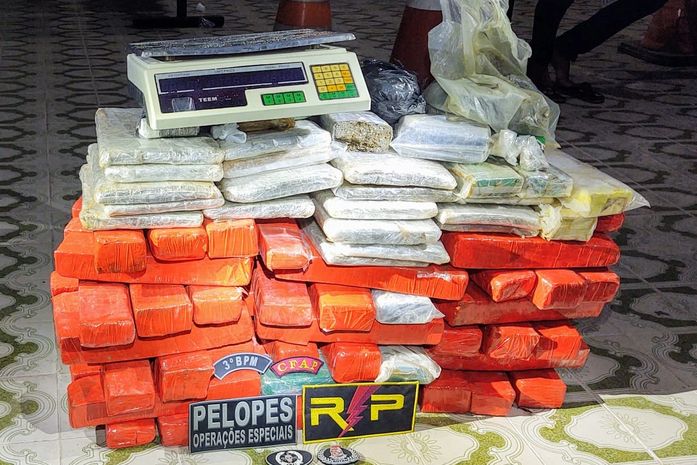 Após denúncia, policiais fazem maior apreensão de drogas em Arapiraca e encontram 62kg de maconha em residência