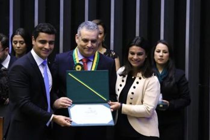 JHC e Alfredo Gaspar conversam com setores da Igreja