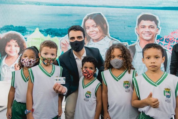 Prefeito JHC anuncia pagamento do Bolsa Escola Municipal durante recesso escolar