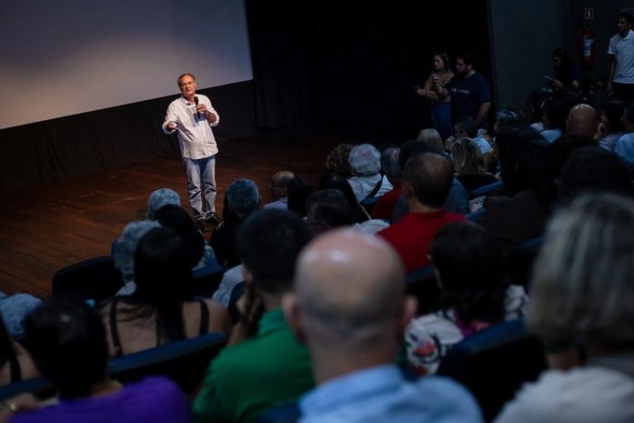 “É importante que todos vejam para que nunca mais aconteça no Brasil”, diz Renan Calheiros sobre esquema de corrupção exibida em filme da Covid-19