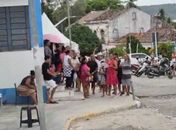 Pais de alunos protestam após falta de vagas em escola estadual de Marechal Deodoro