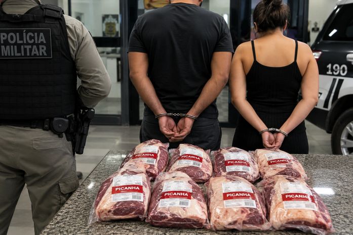 Casal é preso suspeito de furtar oito peças de picanha avaliadas em quase R$ 1,2 mil em supermercado de Maceió