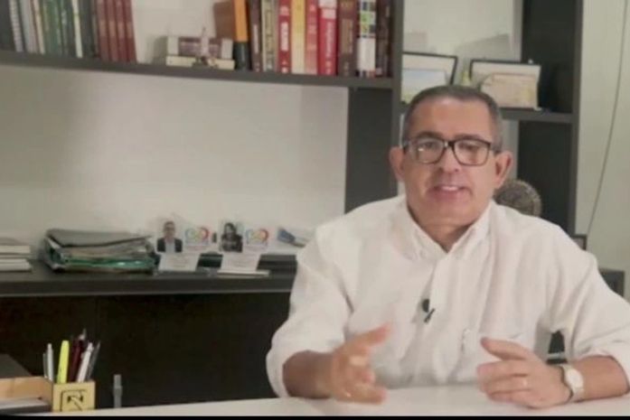 Ex-vice-prefeito rebate acusações feitas por Tainá Veiga sobre manifestação de professores