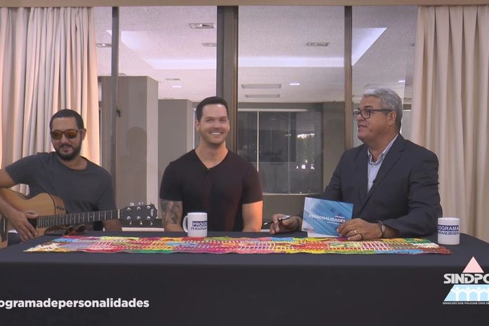 Programa Personalidades entrevista o cantor Antuan