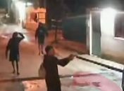 Imagens mostram homens armados circulando em conjunto residencial de Maceió