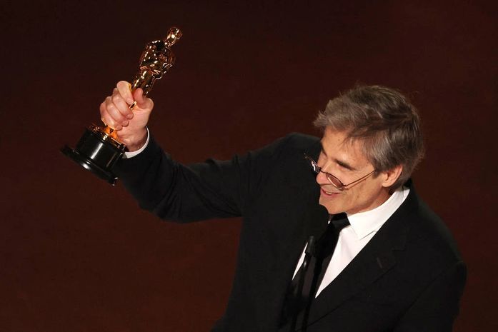 Numa conquista de repercussão política, o filme “Ainda Estou Aqui” leva o Oscar 