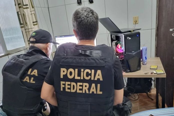 PF cumpre mandado e prende homem por armazenamento de material de abuso infantil em Viçosa