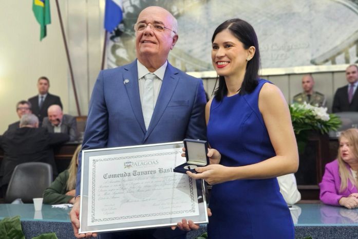 Fábio Farias é homenageado com Comenda Tavares Bastos durante sessão na ALE