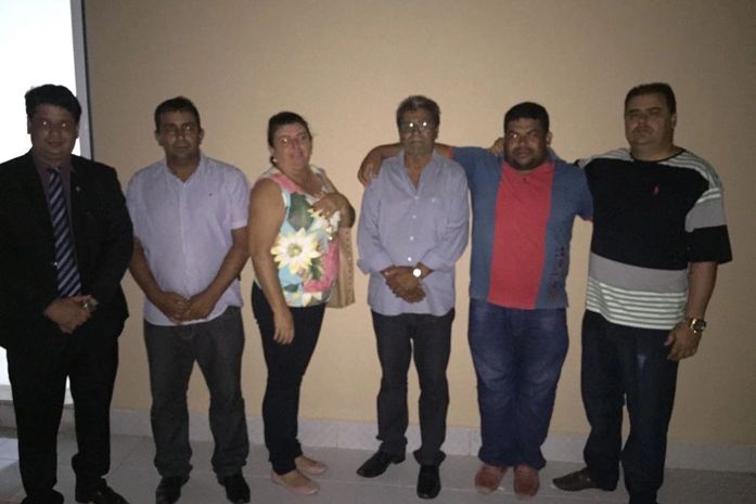 Marcel Melo com os vereadores que exigem eleição para a Presidência