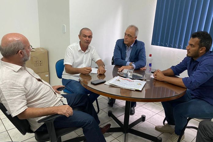 Prefeito de Anadia e deputado Galba Novaes participam de reunião no Iteral