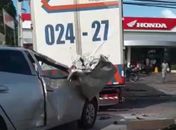 Colisão entre caminhão e três carros de passeio deixa duas pessoas feridas e provoca engarrafamento, na parte alta de Maceió