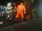 Bombeiros em resgate na AL-101 Norte