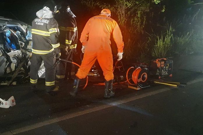 Bombeiros em resgate na AL-101 Norte