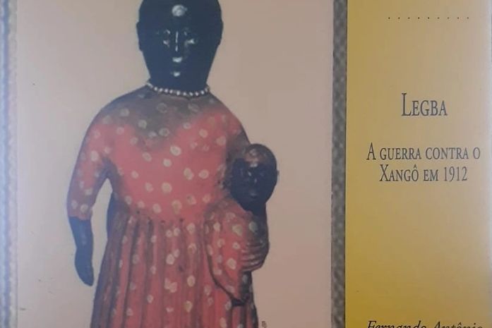Essa ativista ganhou de Renan Calheiros, o senador, um livro sobre o Quebra de 1912.
Em tempos de tanta intolerância precisamos falar sobre isso.