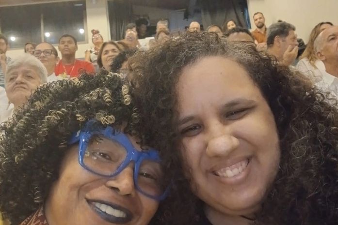 ‘Estava um tanto indecisa se era você mesma, mas, te reconheci pelos óculos. Sou muito sua fã.’- disse , a ilustradora top das tops, para esta ativista