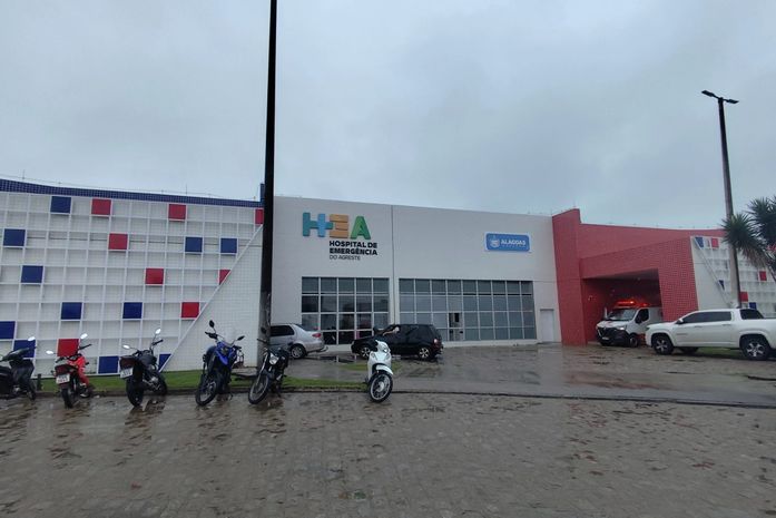 Adolescente fica ferido após colisão entre carro e motocicleta em Arapiraca