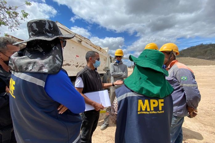 FPI do São Francisco interdita equipamento de pedreira em Delmiro Gouveia (AL)