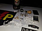 Jovens foram presos durante patrulhamento policial em uma grota do bairro.