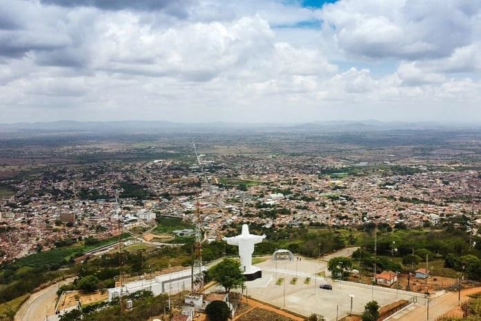 Júlio Cezar faz mistério do nome que vai apoiar para sua sucessão em Palmeira dos Índios em 2024